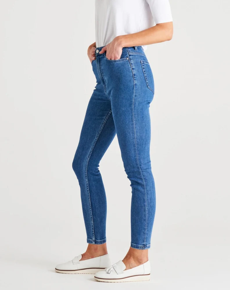 Betty Essential Jean - Vintage Blue - Image 3