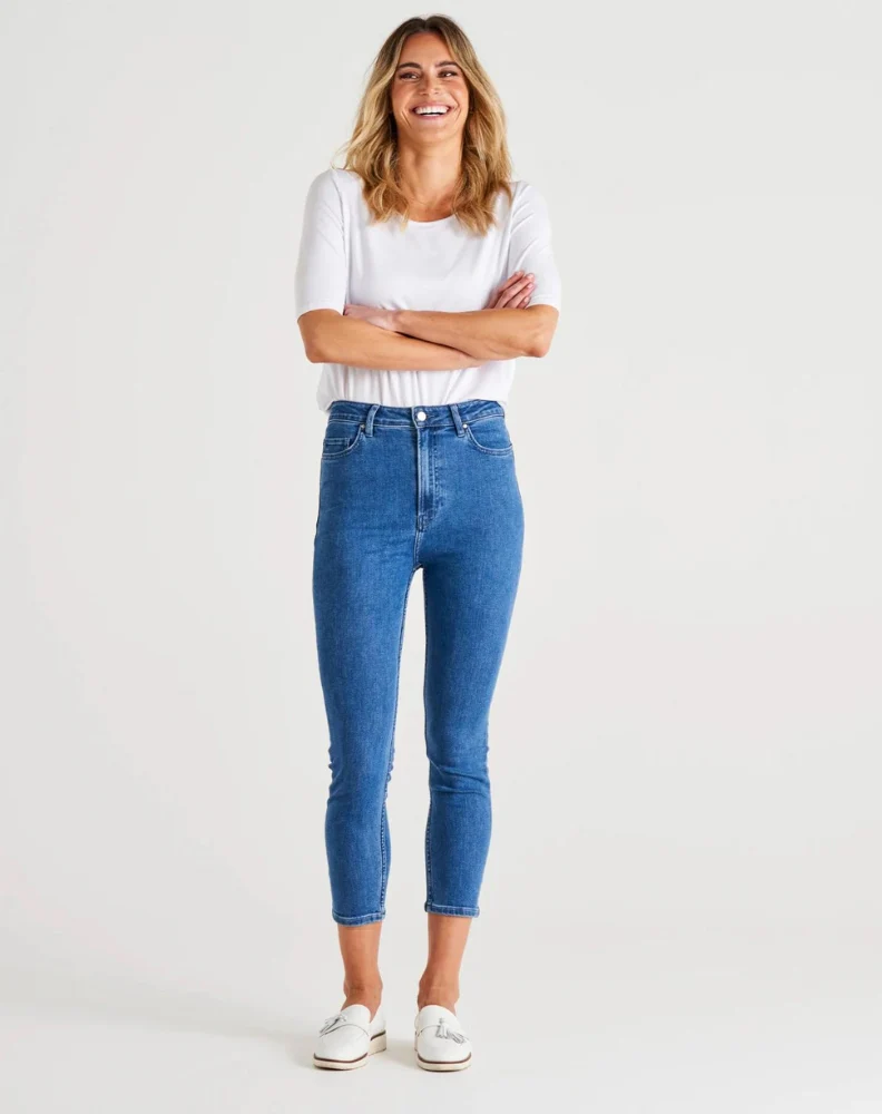 Betty Essential Jean - Vintage Blue - Image 4