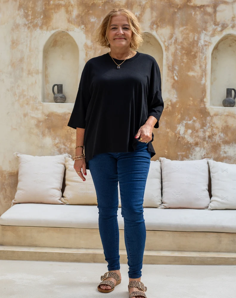 Classic Cotton Oversized Tee - Black - Image 3